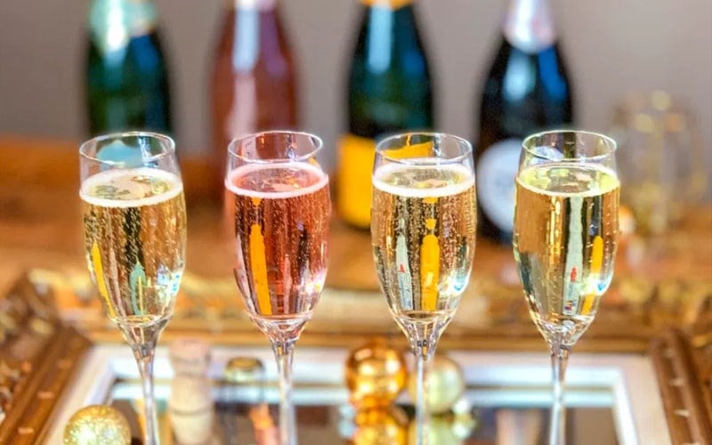 SPARKLING WINE LÀ GÌ? PHÂN BIỆT VÀ CÁCH THƯỞNG THỨC CÁC DÒNG SPARKLING WINE